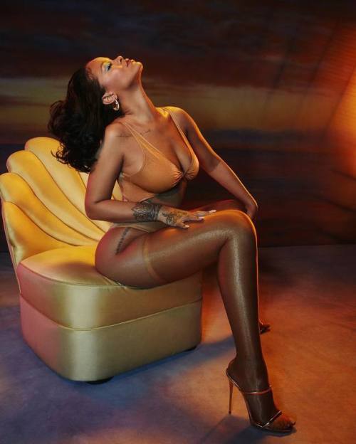 badbitchesglobal - Rihanna