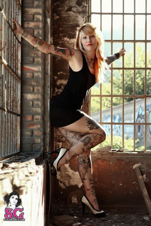 capturetheinsanityxx:  She’s so beautiful! !! If you dont think so then fuck you 