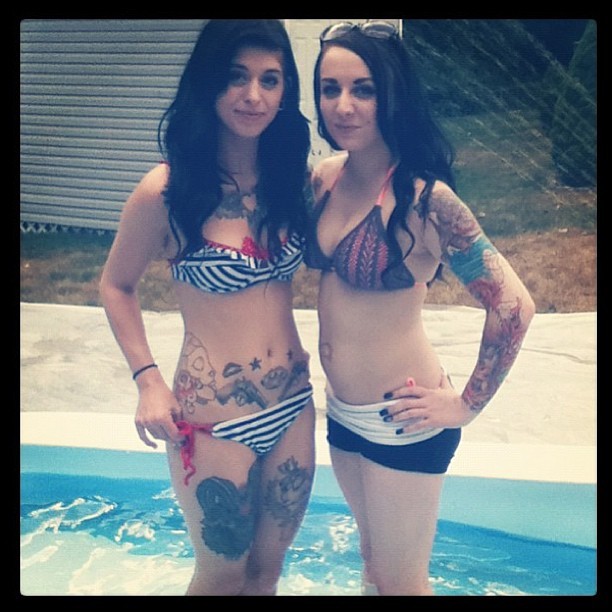 alicasanova:  #wetwednesday with @bellazombie (also a bit of a throwback pic from