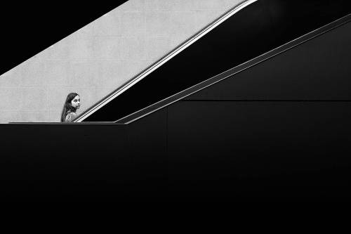 Moisés Rodríguez: A Visual Composer Of Monochromatic Photography