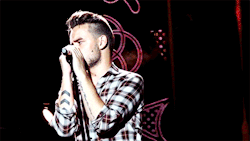 tomlinsaint: LP: *pouts* | Minneapolis, 26/07