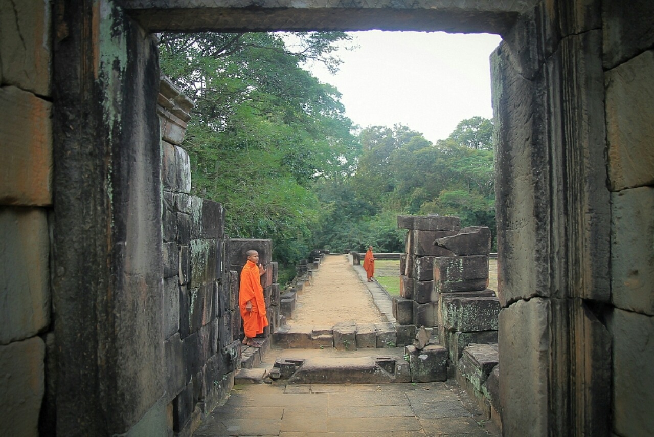 stripetee:  Cambodia by Fred Canonge 