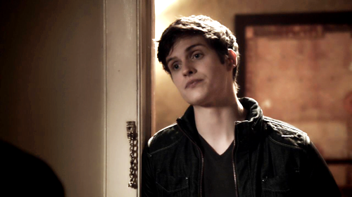 scottsredhoodie:  #tihs is literally scott and stiles friendship 