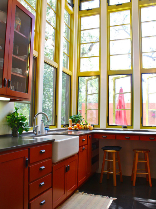 designmeetstyle:Add a splash of color on the trim. Love this sunny kitchen with yellow framing the w