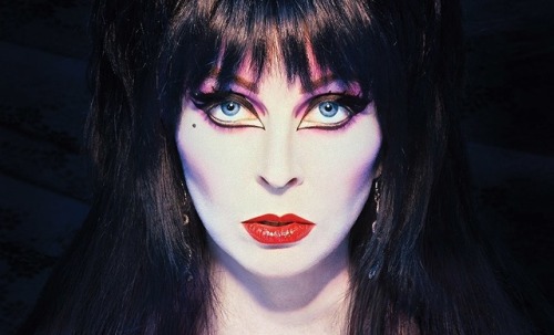 izzy-bd - Inspirado em Elvira, Mistress of the Dark,...