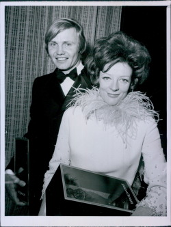 morphodite:  fun couples….Maggie Smith and Jon Voight—best actress and most promising newcomer—at the London Palladium for the 1970 BAFTA Awards…