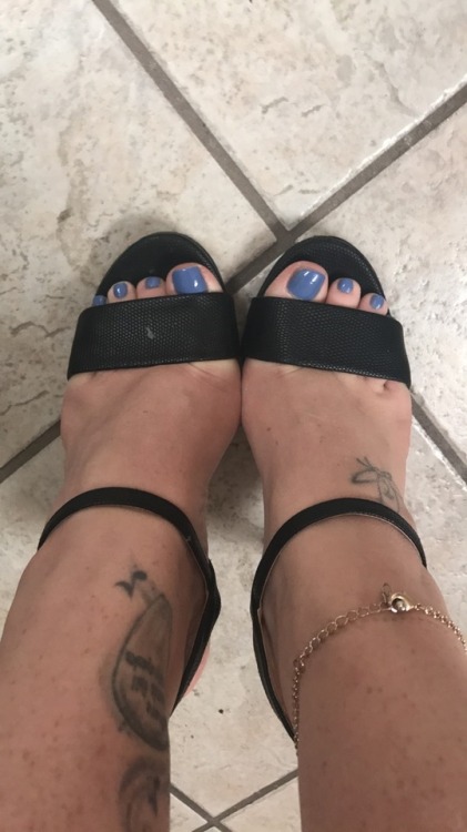 salntandslnner:  Early submission!!!  Early and super sexy! Thanks @everyonelikesaredhead You look so gorgeous in those sandals! Please, show us more of you wearing them next week! Happy Sandals Sunday! 😘☀️☀️😘
