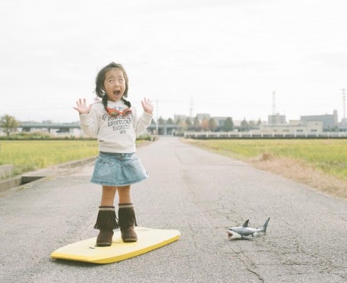 allmannerofnerdery:  koikoikoi:  Japanese Photographer Takes Imaginative & Adorable Photos of His Daughter Japanese photographer Toyokazu Nagano, taking just the most adorable photos of his youngest daughter, Kanna. Each picture is taken on the same