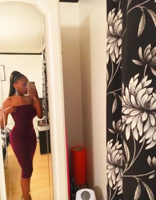 shanventurax:Burgundy dress pon dem