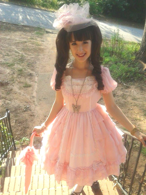 pinkcutenesswonderland:  6.19.14. PRINCESS DAY! Haahaha. A simple plain coord for today,I still loooove my petticoat. It made this dress fluff soo well . 