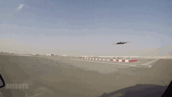 celer-et-audax:  Lockheed U2 “Dragon Lady” landing as seen from chase car 