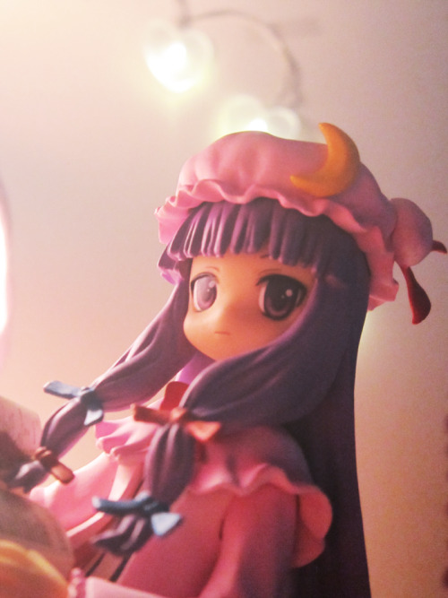 Ques Q: Patchouli Knowledge (Touhou Project) Bought from AmiAmi, March 2013