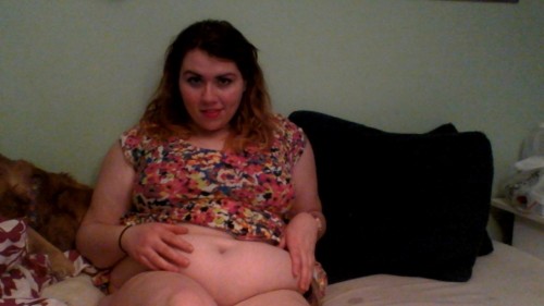 chilly-down:  Happy belated Tummy Tuesday. Have my strange faces and lovely tummy. &lt;3