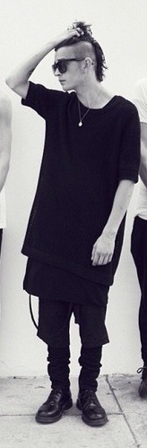 robbers-sobbers:  matthew healy is such an inspiration in style amongst many other