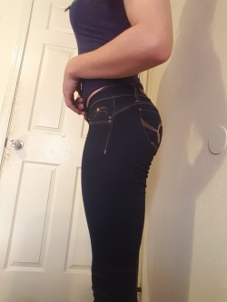 sammmy04:  reblog if you would fuck my tight