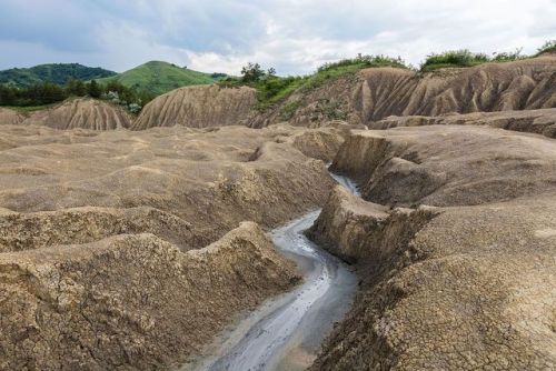 theseromaniansarecrazy:The Mud Volcanoes of Buzau, Romania.