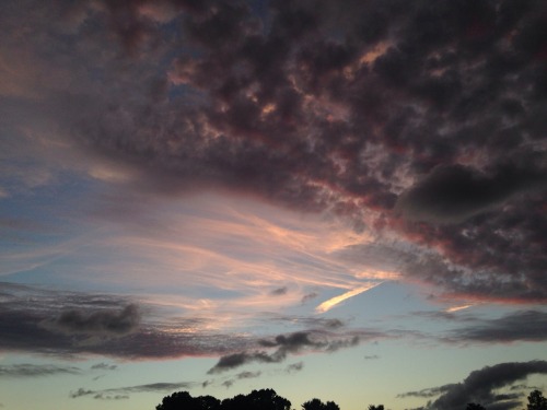 kirkspocks:  i take pictures of the sky every evening 