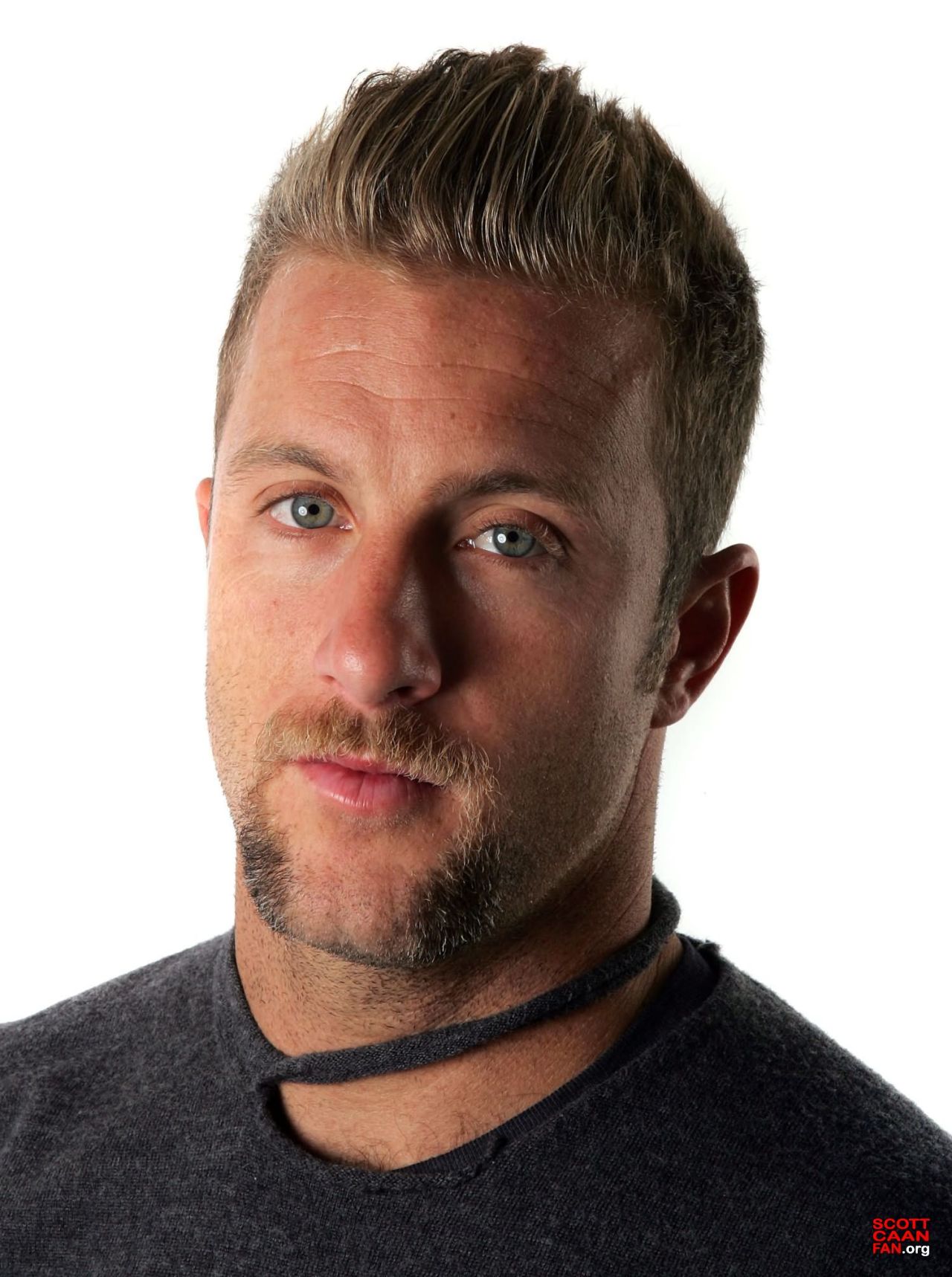thor-berlin:  ⭐ Scott Caan ⭐ he’s a man!!!  