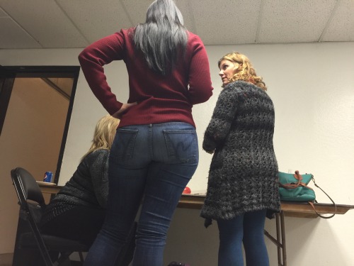 midwestcreepin: creepshots: Love a nice office cake. Thanks for creeping and submitting CreepShot