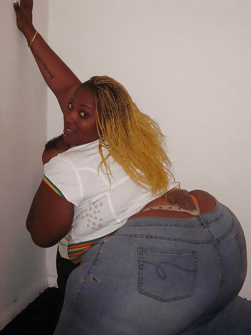 luvemthic:  Big ol butt  adult photos