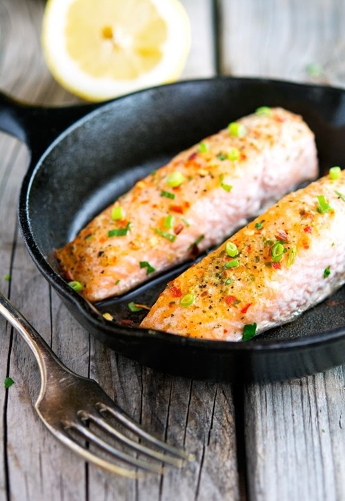 chefthisup:  Easy Ginger, Chili and Lemon Salmon. Get the recipe here » http://bit.ly/ZxORdW