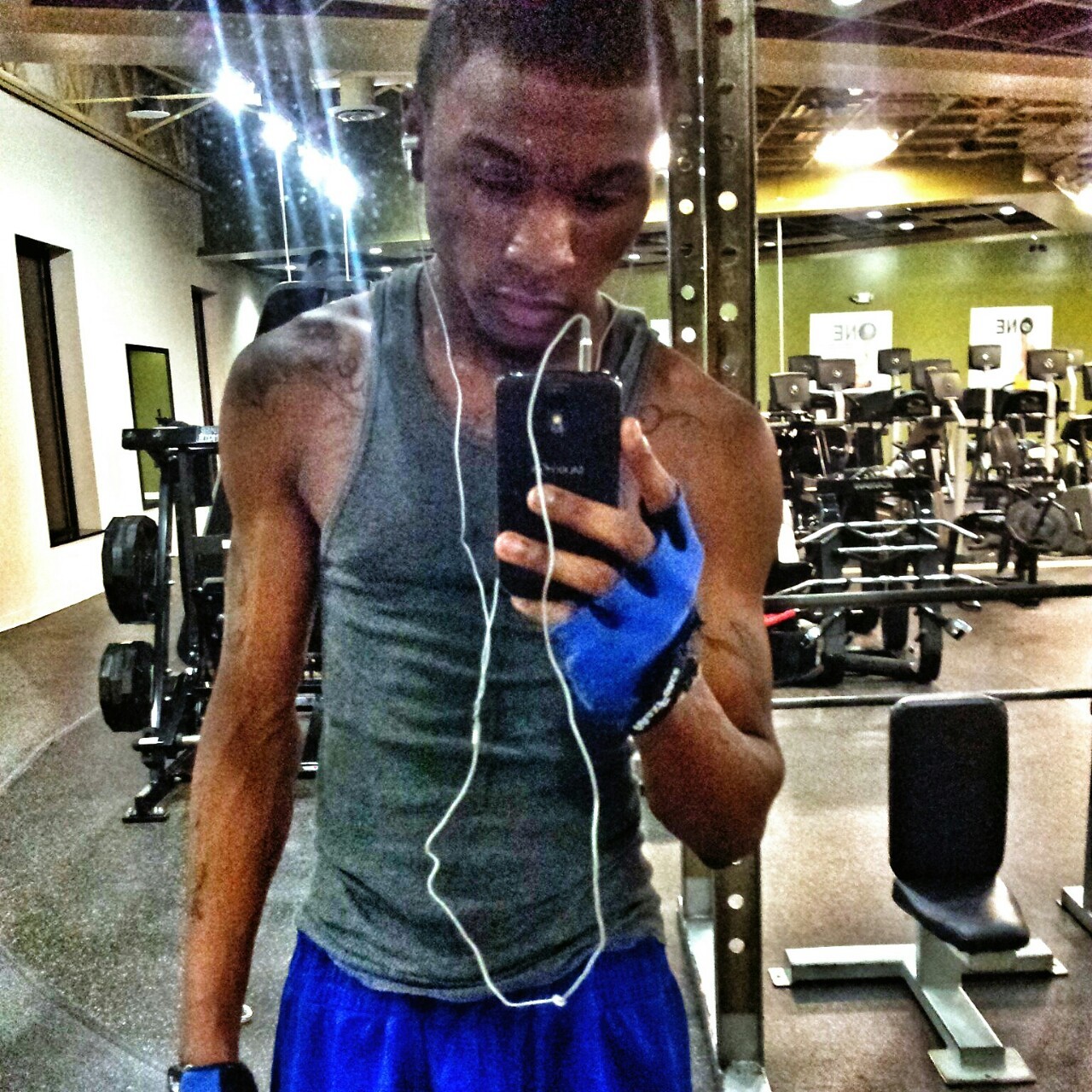 imchillnjustchilln:  instagram- kinggdayday  #gym #cool #chilln