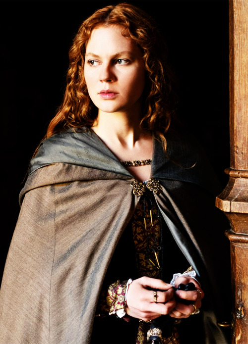 fuckyeahcostumedramas:Alicia von Rittberg as Elizabeth I in ‘Becoming Elizabeth’ (TV Series, 2022-