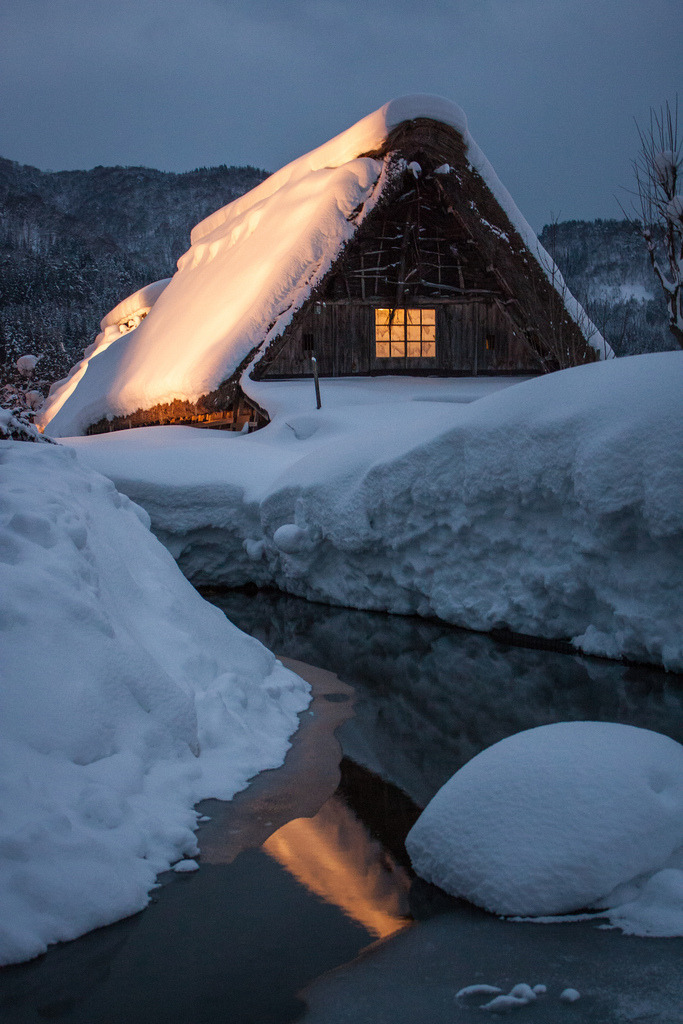 chasingrainbowsforever:  Winter Water Wonderland 