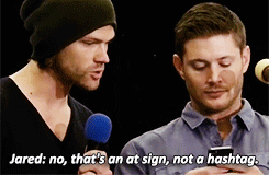 shelovesjared:  winchestrbrothrs:jared and the fans trying to help jensen send his
