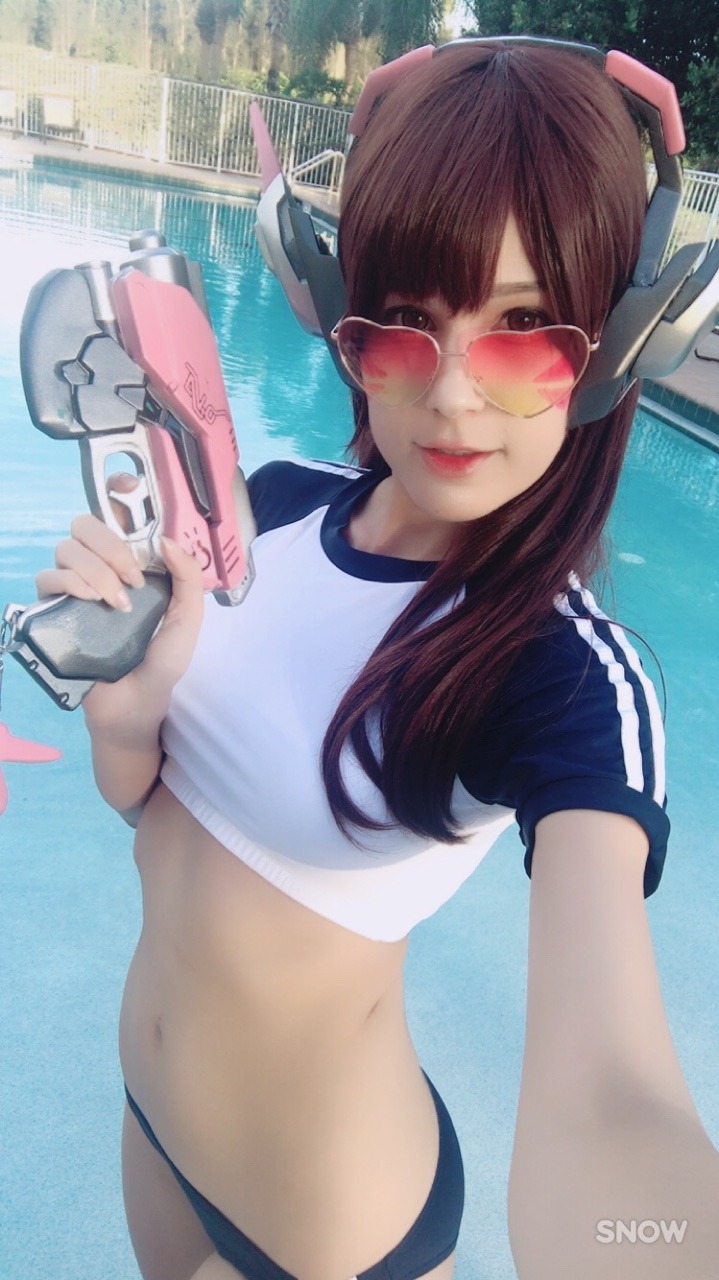 fluffywanwan:  D.va summer skin! I’m always sad they don’t give her enough skins
