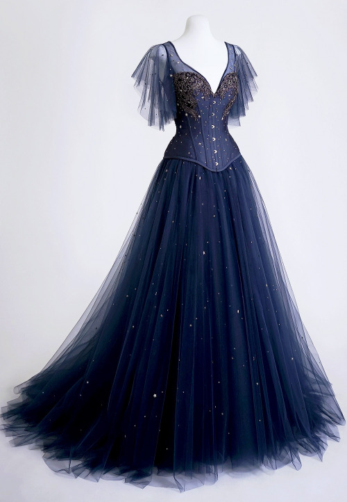 Favourite Designs: Linda Friesen ‘Midnight Magic’ Bridal Couture Gown