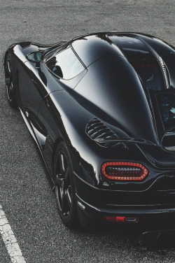 ikwt:    Koenigsegg Agera R (Nathan Craig)