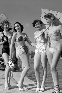 bobbysockss:  greatgdean:  (via 1940s Fashion: