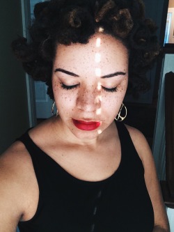 thehalfrolatina:  afrosandprose:  light.