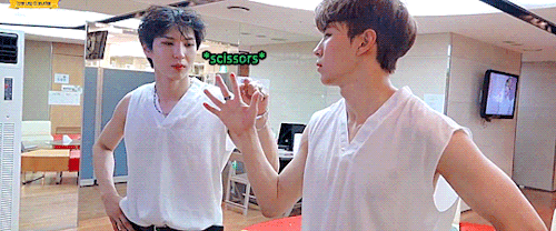 vixx-me-up: leobin + ✊✋✌  