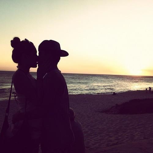 kiss | Tumblr en We Heart It. http://weheartit.com/entry/74460195/via/love_1D_music adult photos