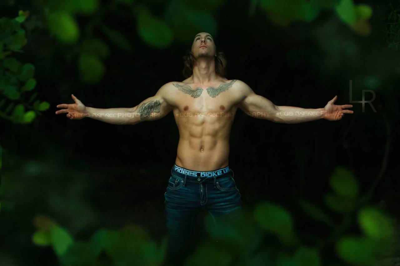 musclegazer:  Shade Moran by Luis Rafael, magical