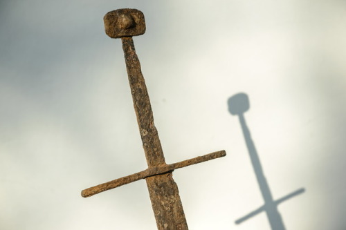 mediumaevum:Completely preserved medieval sword from the 14th century has been discovered at a peat 