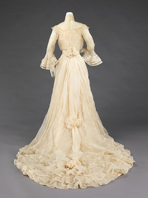 Wedding Dress by Madame Herzfelder America, 1902Met Museum