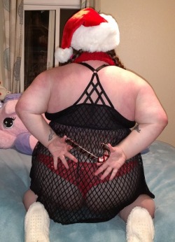cuntess-von-fingerbang:  Make my wish come true, all I want for Christmas is you…