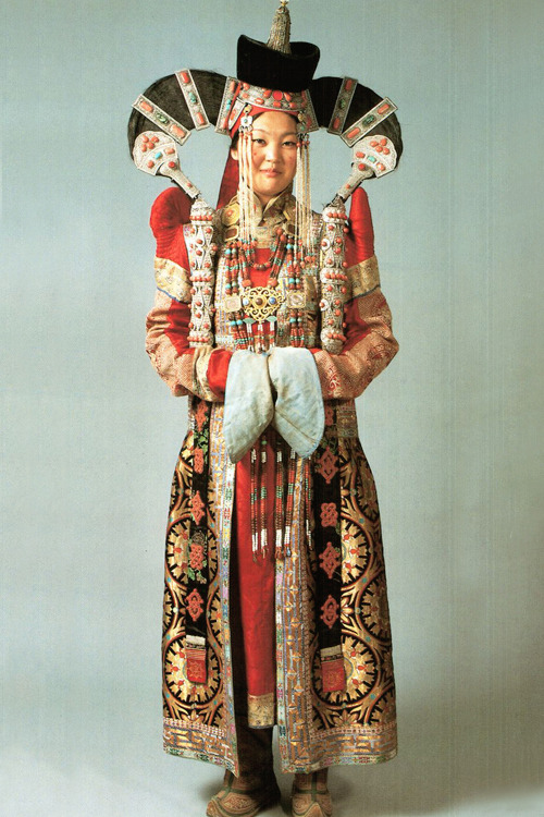 vintagegal:Halh married woman’s outfit. Mongolia, late 19th-early 20th century