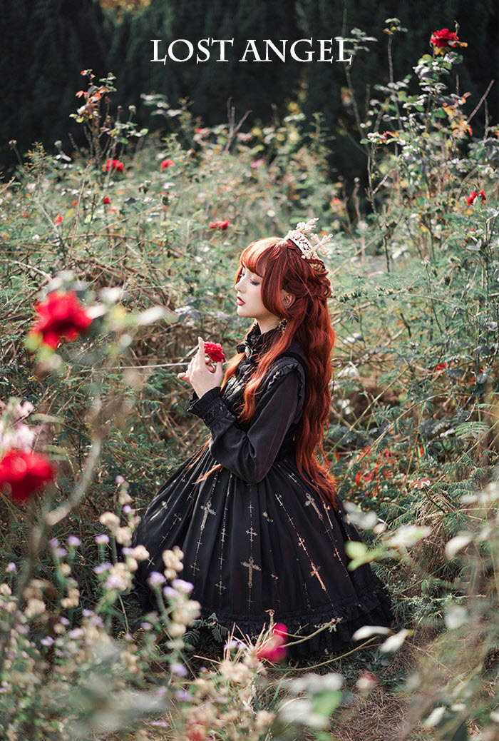 lolita-wardrobe:  【More Outdoor Worn Photos】 of 【The Night Witch Short Version