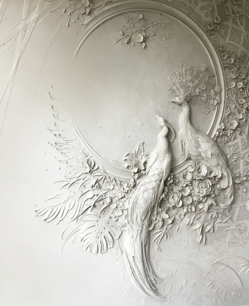 itscolossal:Interior Bas-Relief Sculptures of Peacocks and Lush Florals by Goga Tandashvili