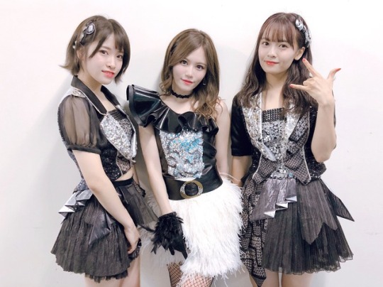 akb48-komi:  Komi perform “Dear K” (Tomochin’s solo song Dear J) with Yuami and Manami as their backup dancers