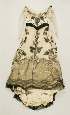 omgthatdress:  Evening Dress Jeanne Paquin, 1897 The Metropolitan Museum of Art 