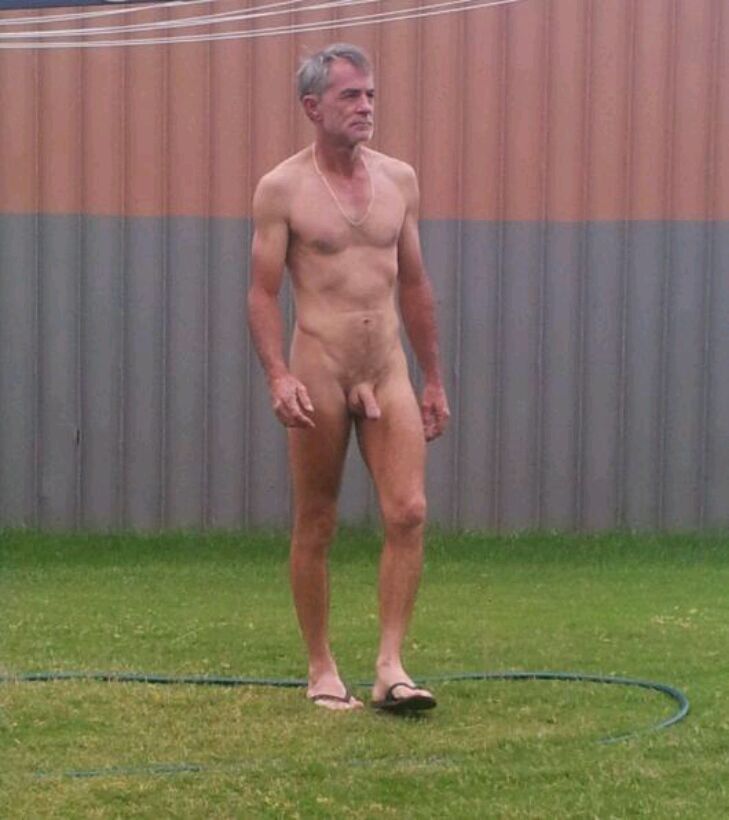 ramblingtaz:  nudistmick:  Its my birthday so i stay in my birthday suit all day.