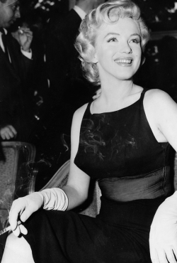 missmonroes:  Marilyn Monroe at a press conference