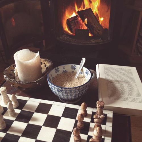 liryaewolf: Ultimate autumn situation over here :: warm mushroom oatmilk coffee + brainscience book 