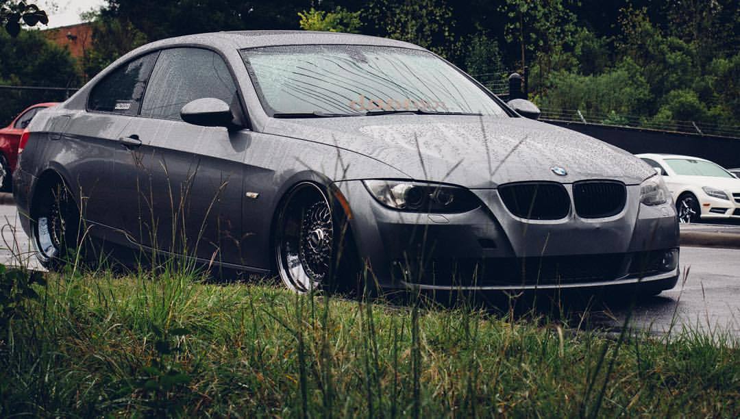 strictlyfitted:  Rainy daze. | Photo by @aperturecharlotte | #Eurowise #ncstancehouse