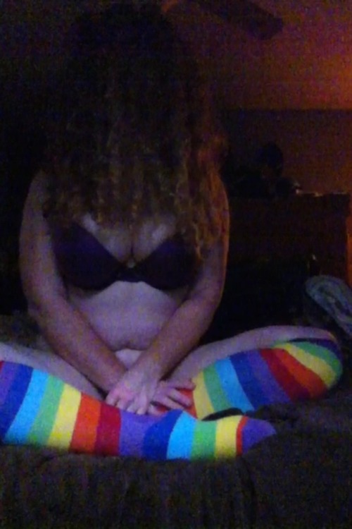 mycloudyskies:Rainy day rainbow socks :)I love how deliciously thick you are!  I wish I could see mo